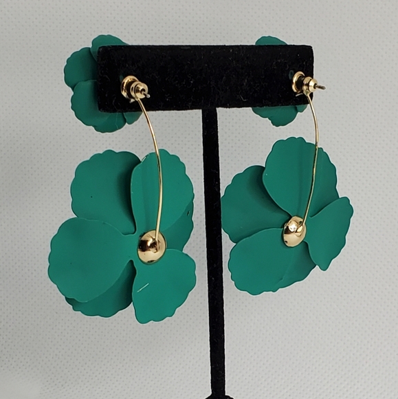 Elverum Earrings - Picture 2 of 4